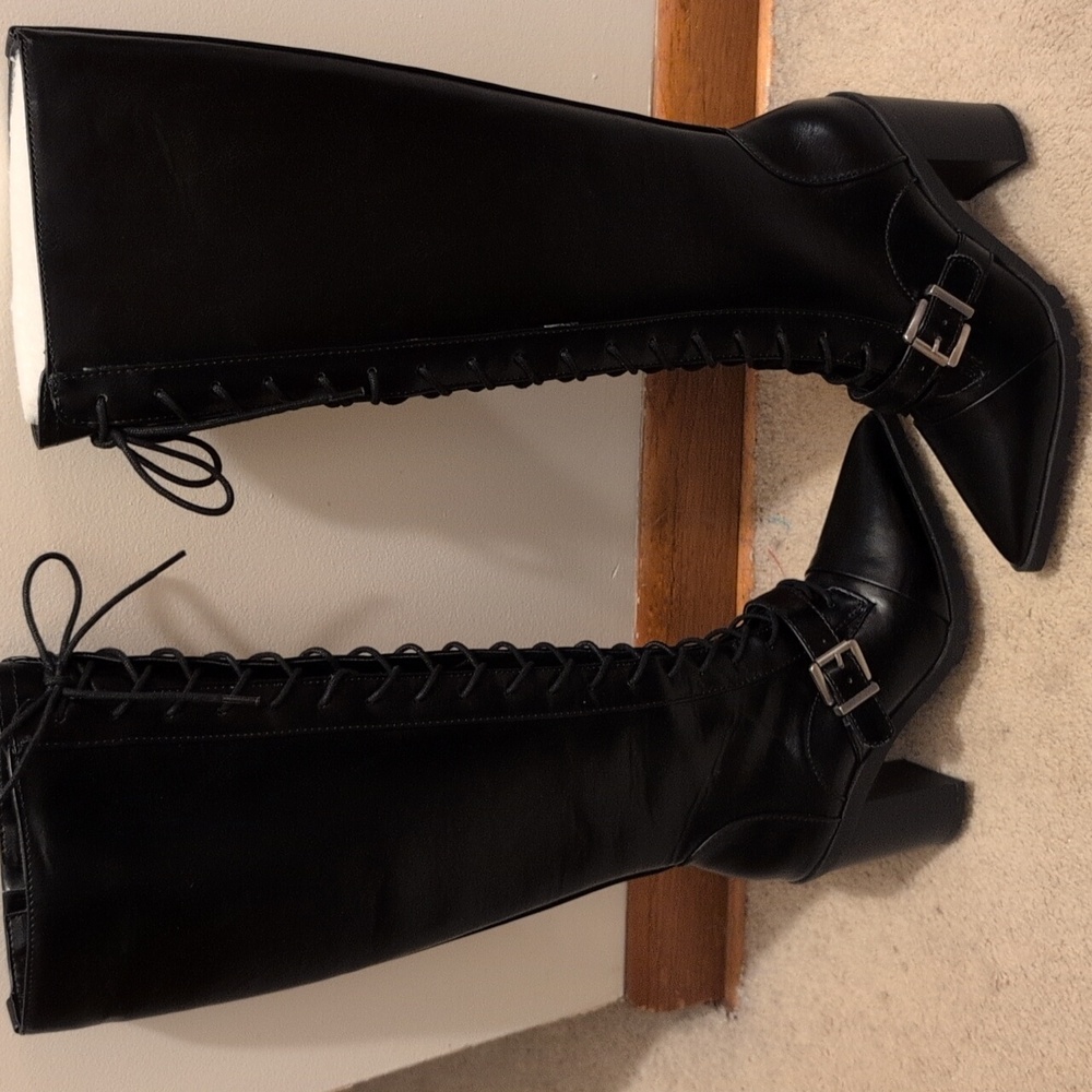 NWT - Dysfunctional Charles by Charles David Lace-up Knee Boots, Size 5M